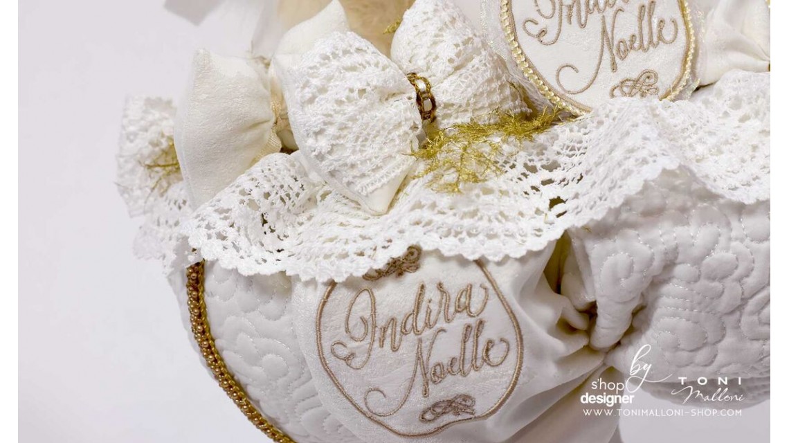 Lumanare botez cu lebede brodate si dantela alba Gold Swan 6
